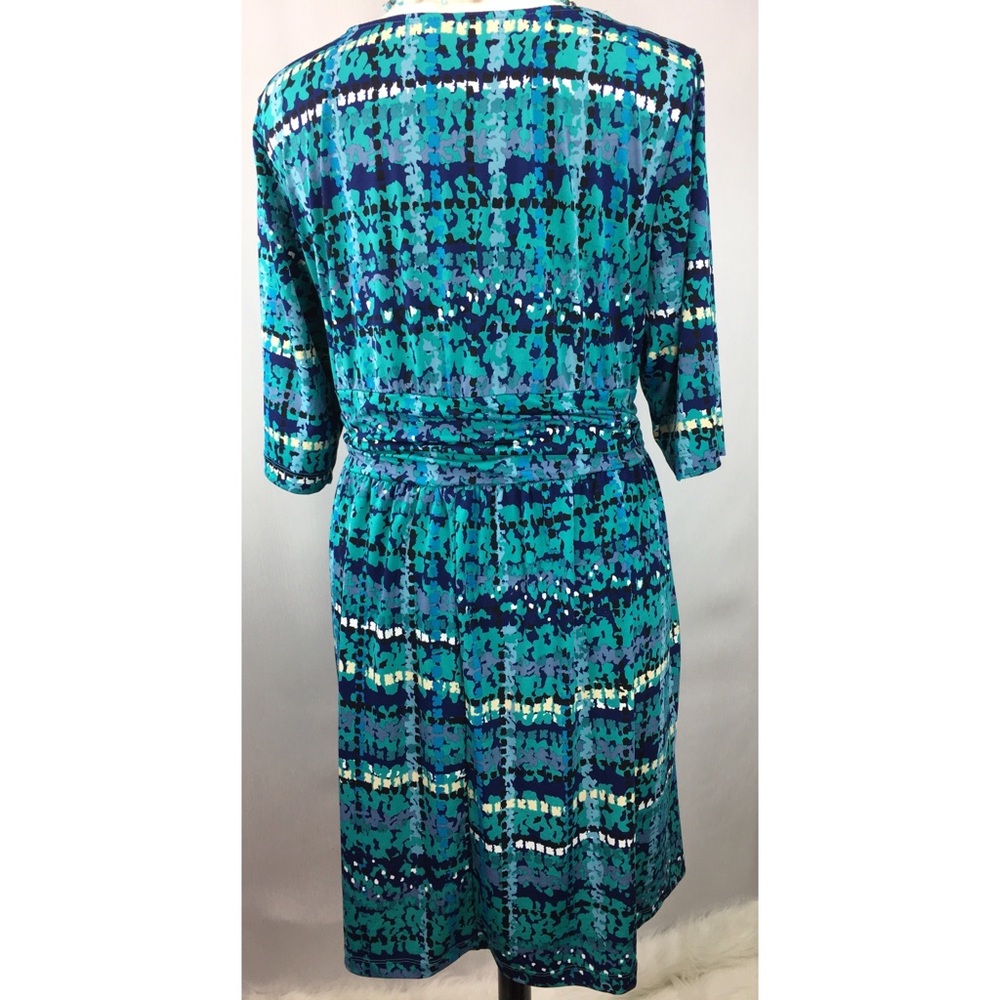 NWOT Avenue twist from keyhole dress (22/24) - Picture 3 of 5